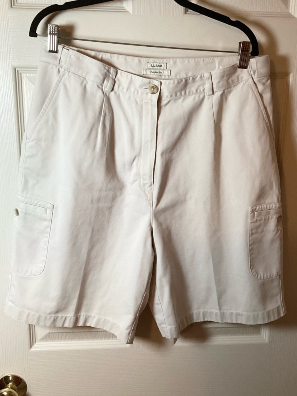 L.L. Bean Original Fir Women’s Khaki Expandable Cargo Shorts - Size 16